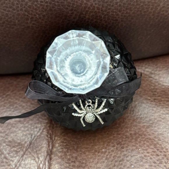 Round Black Glass Potion Bottle with Metal Spider Charm - Picture 10 of 11